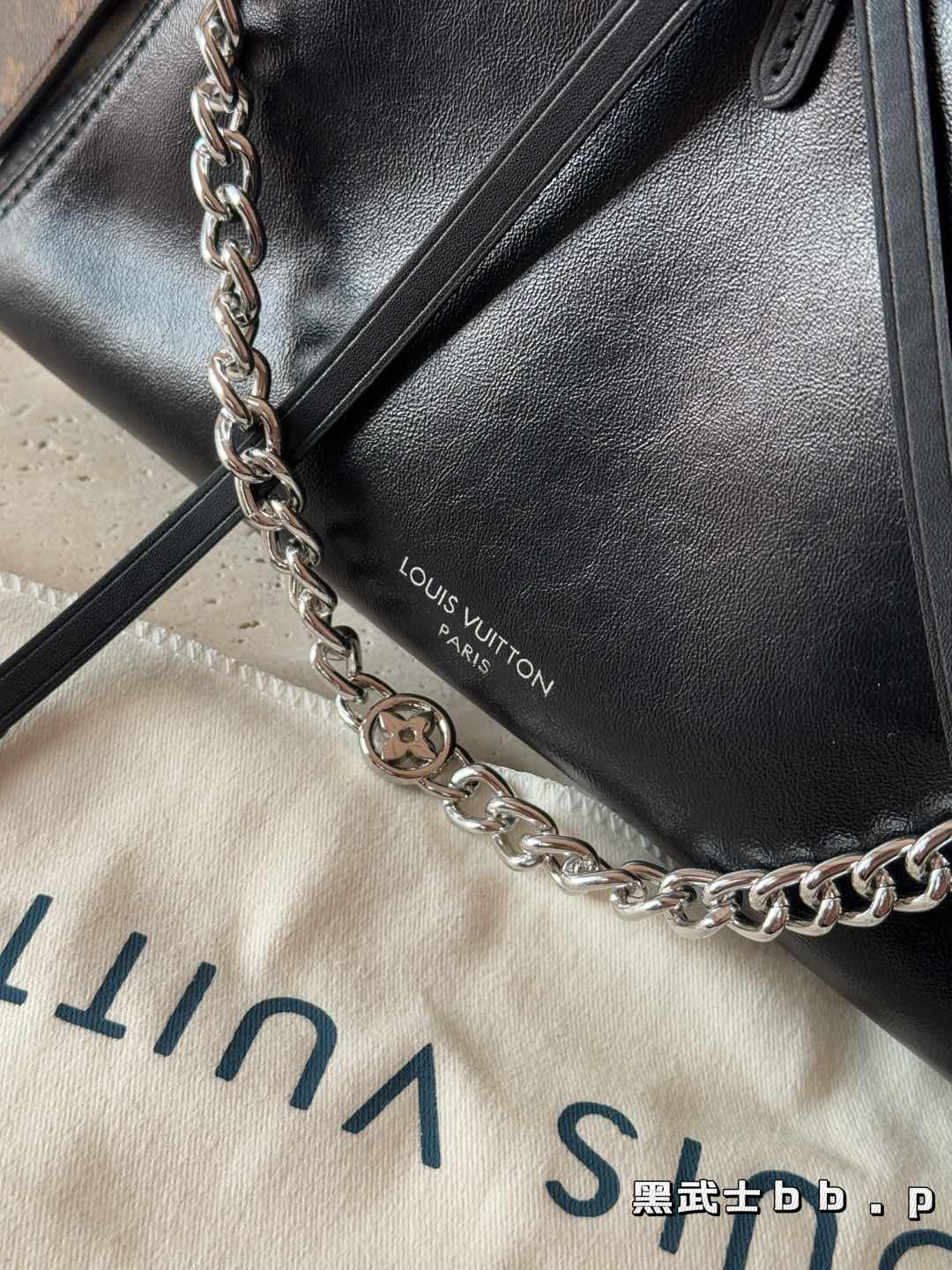 Louis Vuitton LV Black Tote Bag Slidable Metal Chain 26x17cm