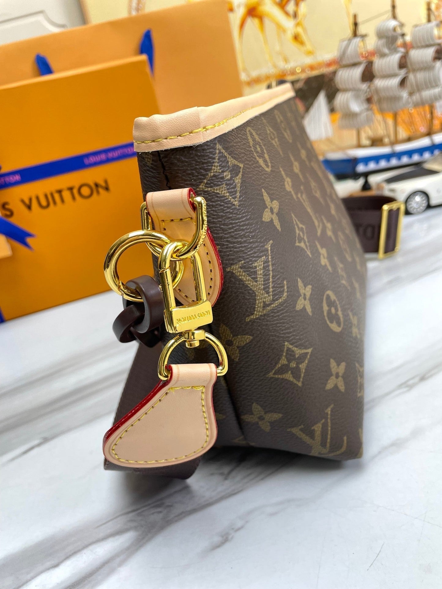 Lv Louis V 60435 Crossbody Bag 25cm