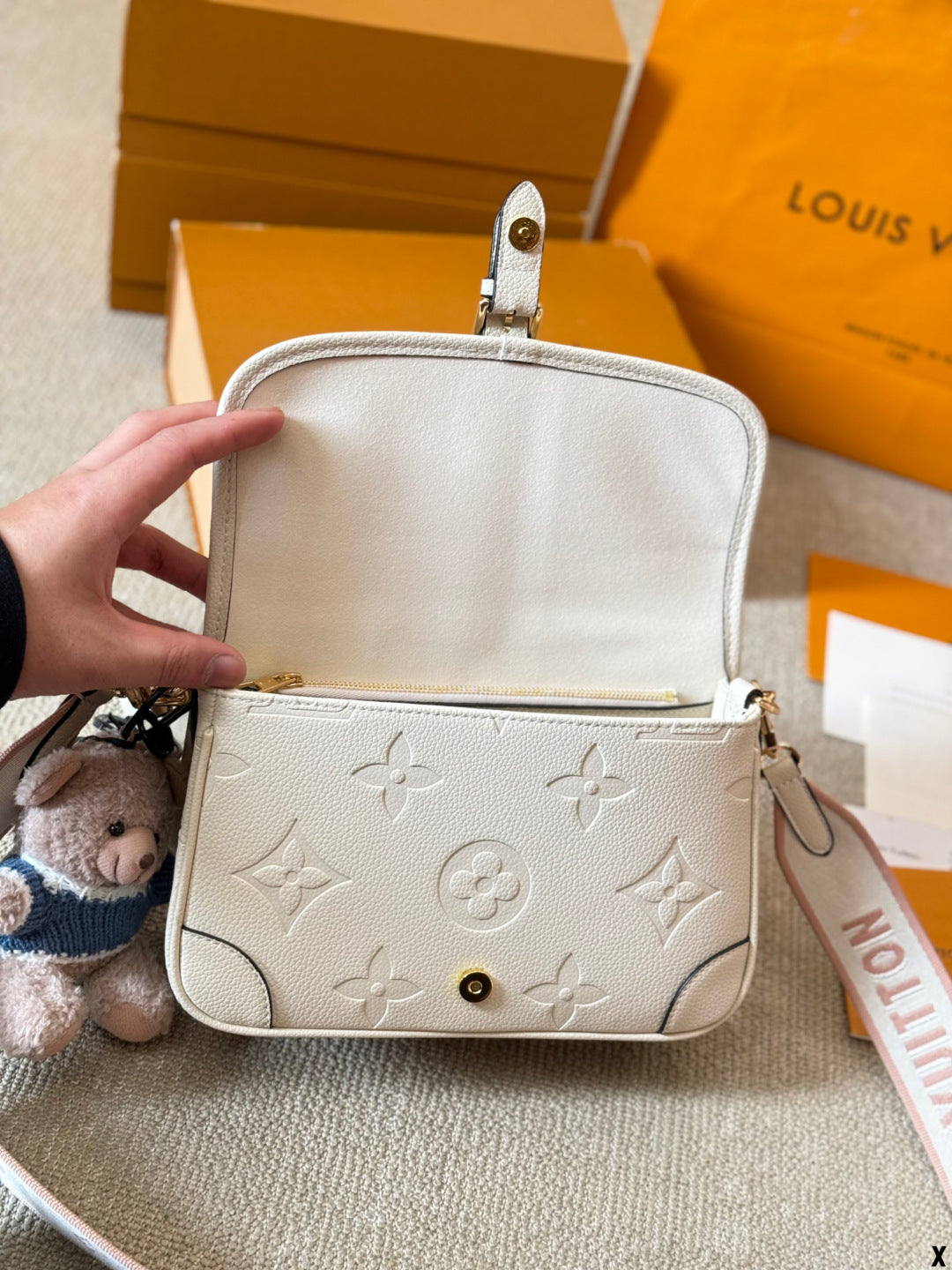 LV Louis Vuitton Tote Bag White 25x15cm