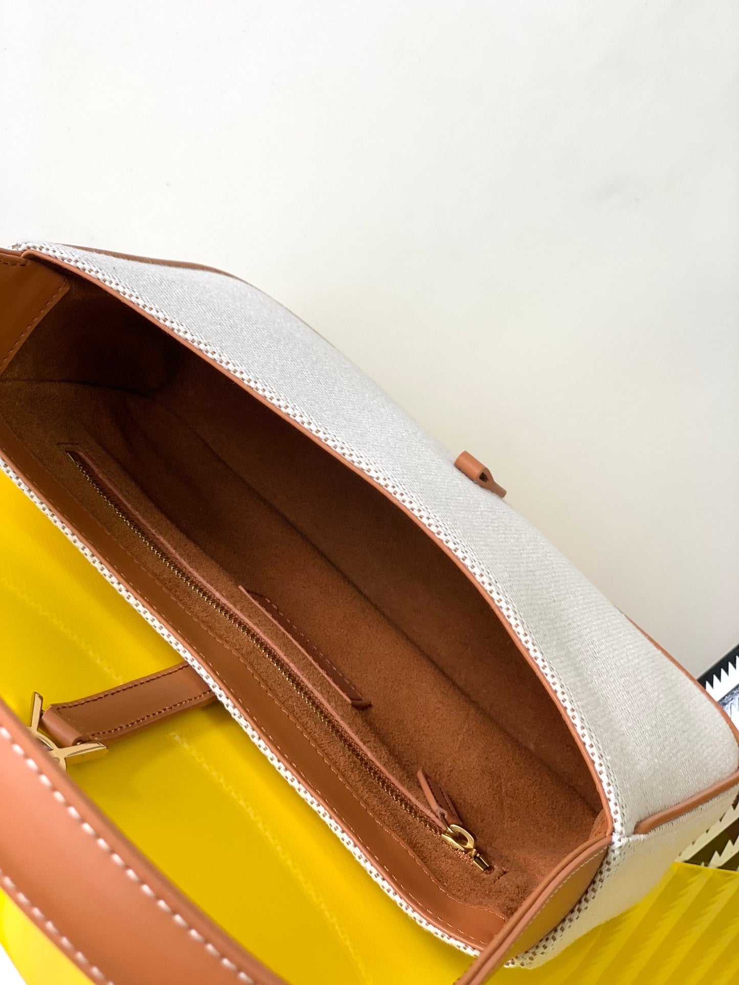 YSL LE 5 À 7 in canvas and leather - 23 X 16 X 6.5 CM