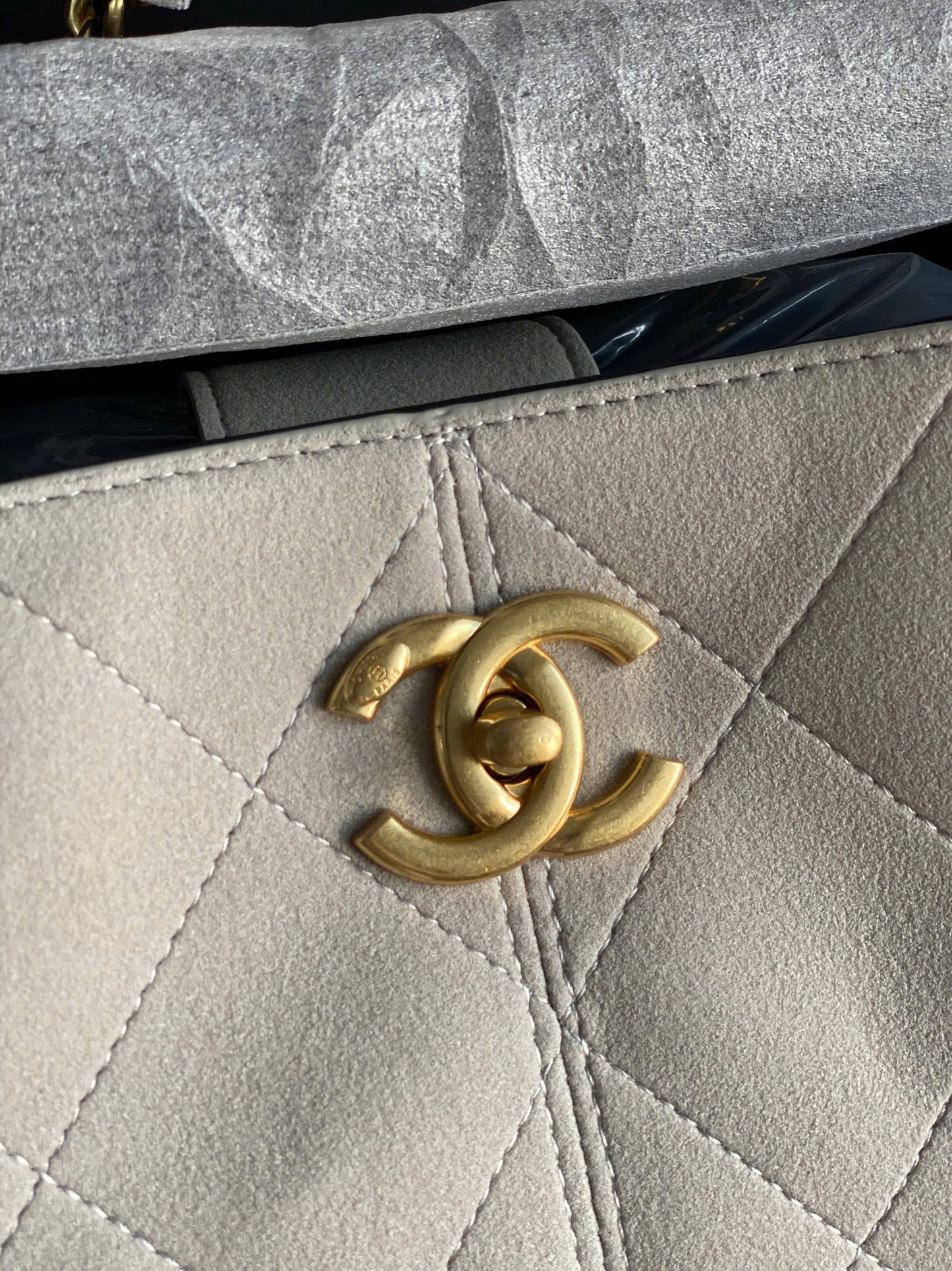 Chanel 25a Tote Bag