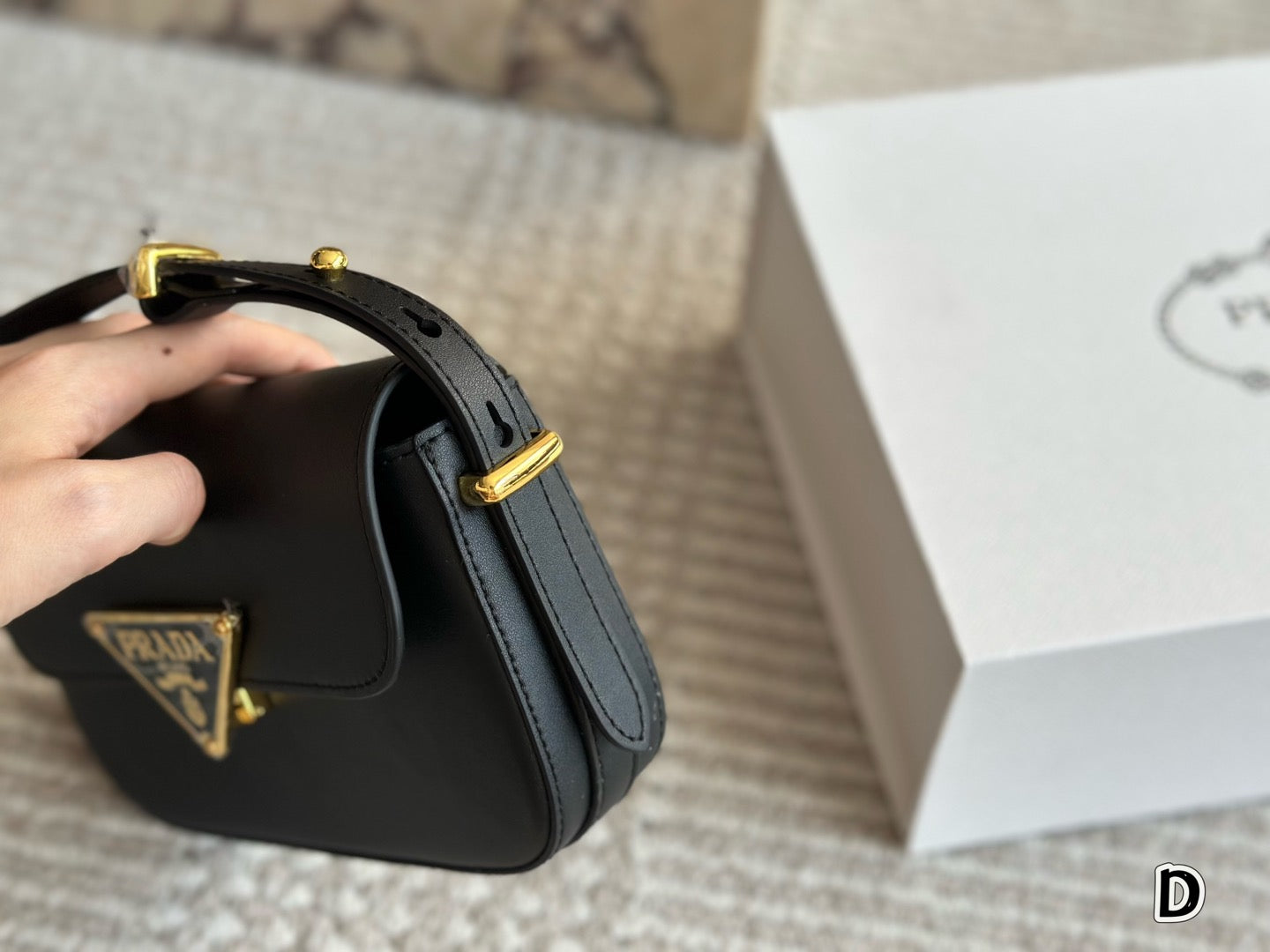 Prada Femme Handbag Black 21x13cm