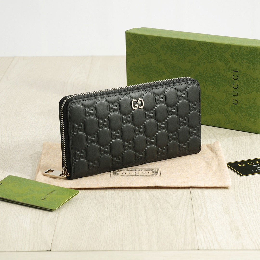 Gucci Single Zipper Handbag Black 20x10cm